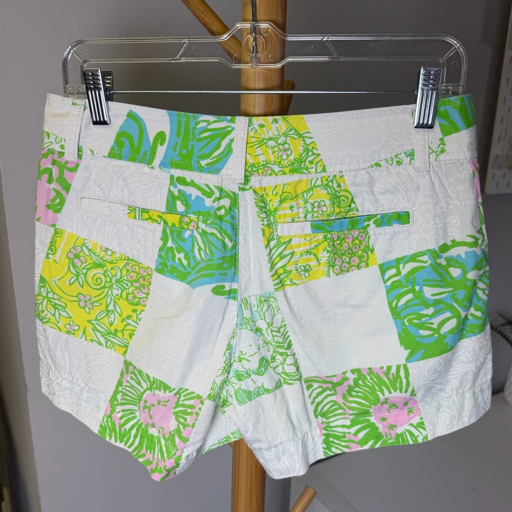 Lilly Pulitzer Cotton Lioness Patchwork 5" Callahan Shorts Sz 2 - Picture 3 of 4